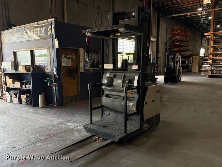 2018 Crown SP3520-30 order picker - FB8221