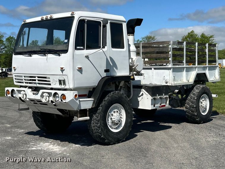 1997 Stewart & Stevenson M1078 flatbed truck - FC2521
