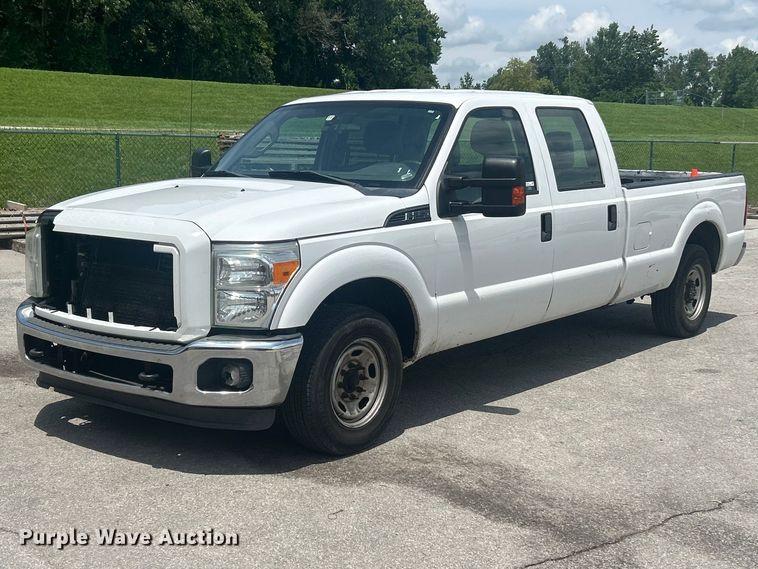 2015 Ford F250 Super Duty Crew Cab pickup truck - FC2749