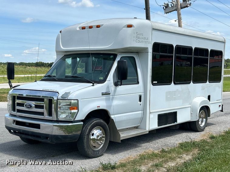 2012 Ford E350 Super Duty shuttle bus - FC2803