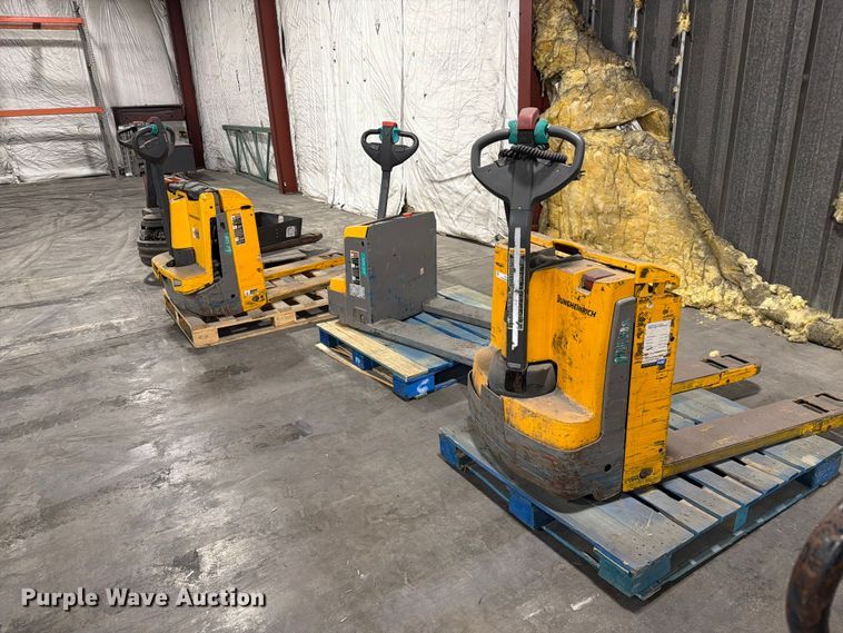 (4) pallet jacks - FC3163
