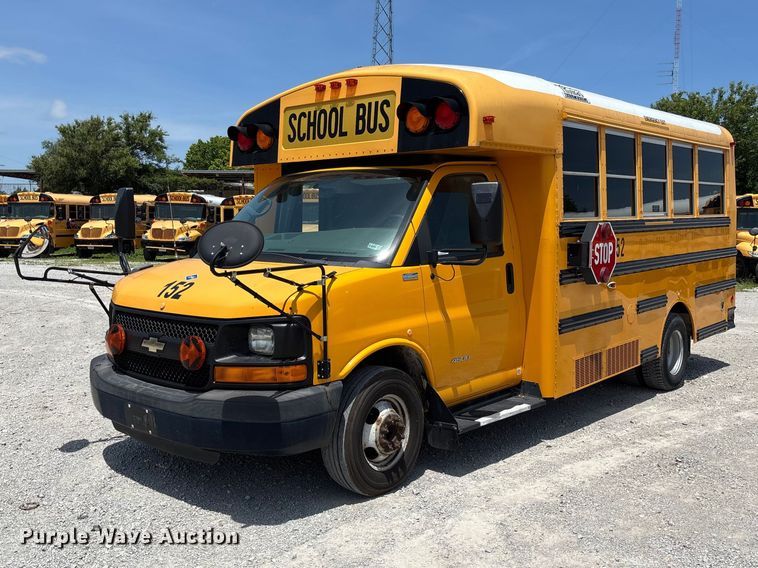 2015 Chevrolet Express G4500 school bus - FC5880