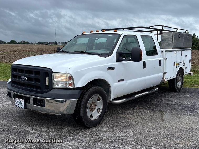 2006 Ford F250 Super Duty XL Crew Cab utility bed pickup truck - FC5922