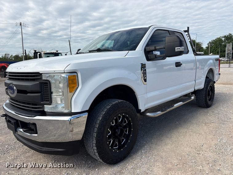 2017 Ford F250 Super Duty Ext. Cab pickup truck - FI0231