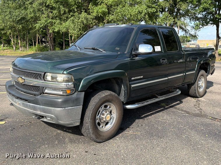 2001 Chevrolet Silverado 2500HD Ext. Cab pickup truck - FK3002