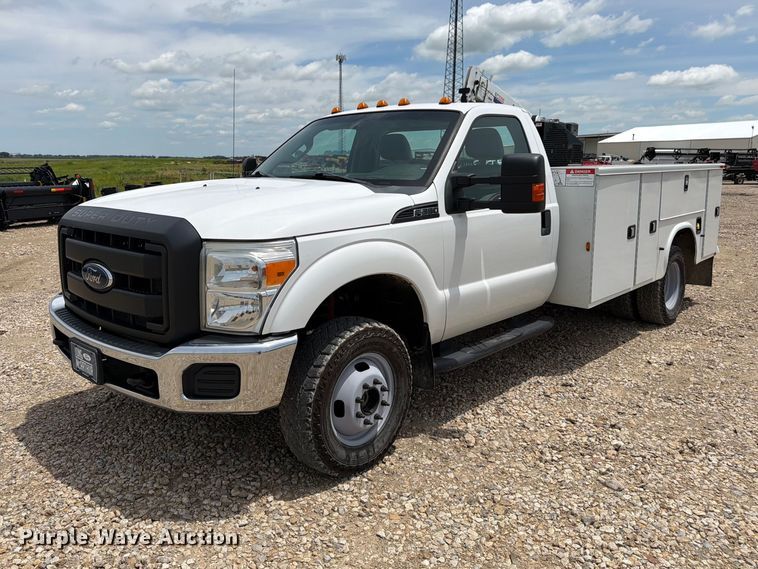 2015 Ford F350 Super Duty utility bed pickup truck - FK3041
