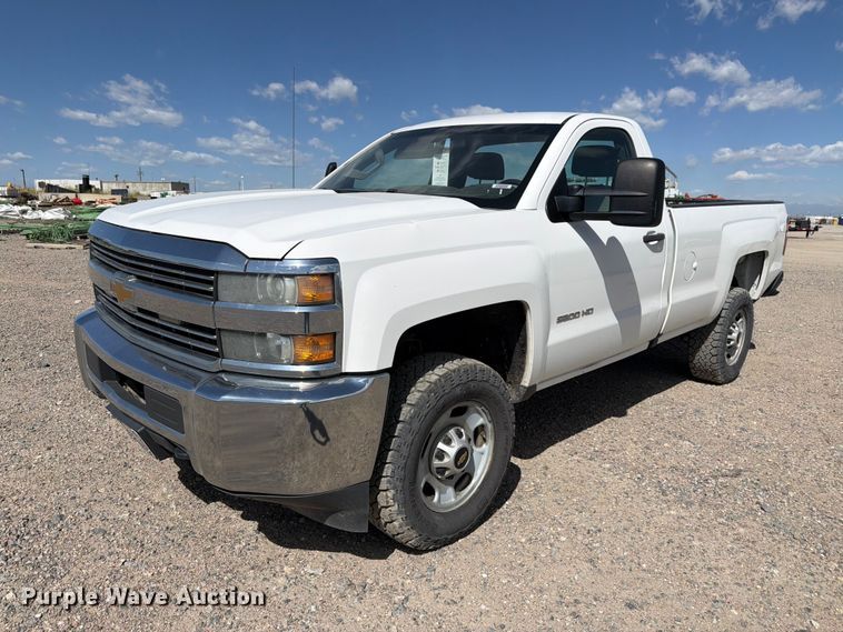 2016 Chevrolet Silverado 2500 pickup truck - FM7544