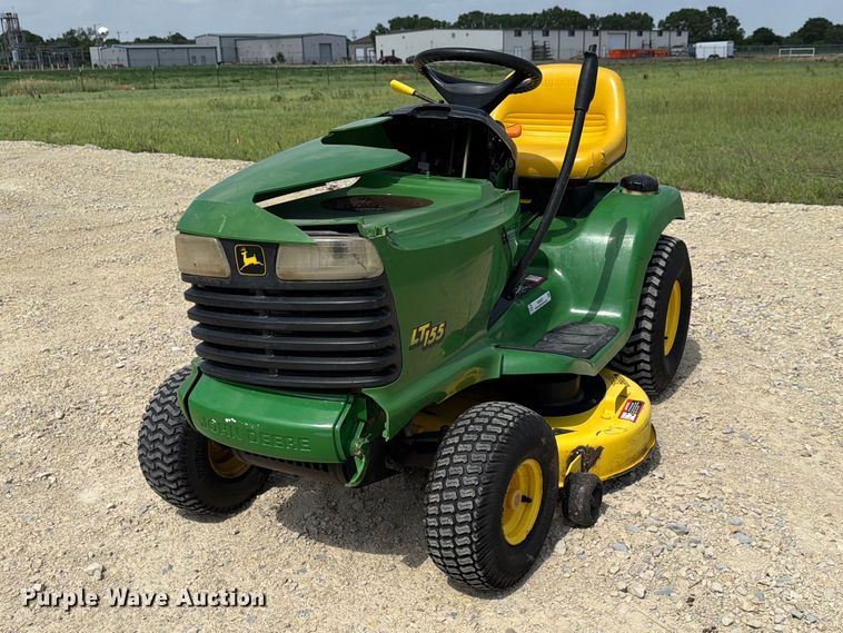 1999 John Deere LT155 lawn mower - NA9527