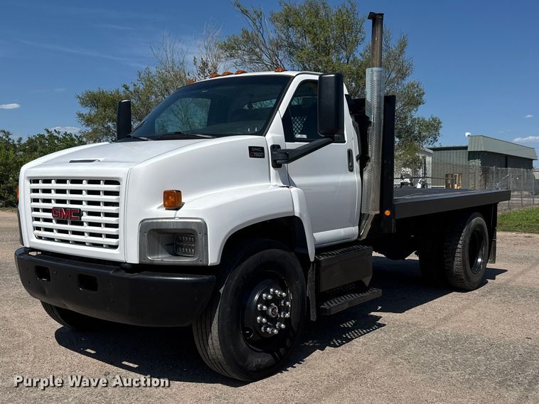 2007 GMC C7500 flatbed truck - NJ9042