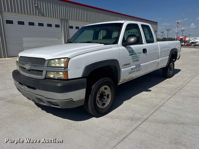 2003 Chevrolet Silverado 2500 Ext. Cab pickup truck - NJ9064