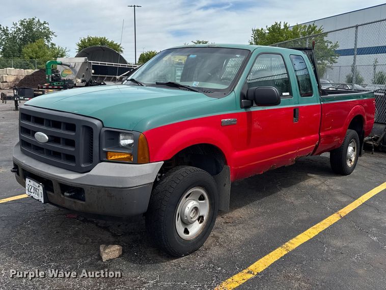 2005 Ford F250 Super Duty Ext. Cab pickup truck - OE9611