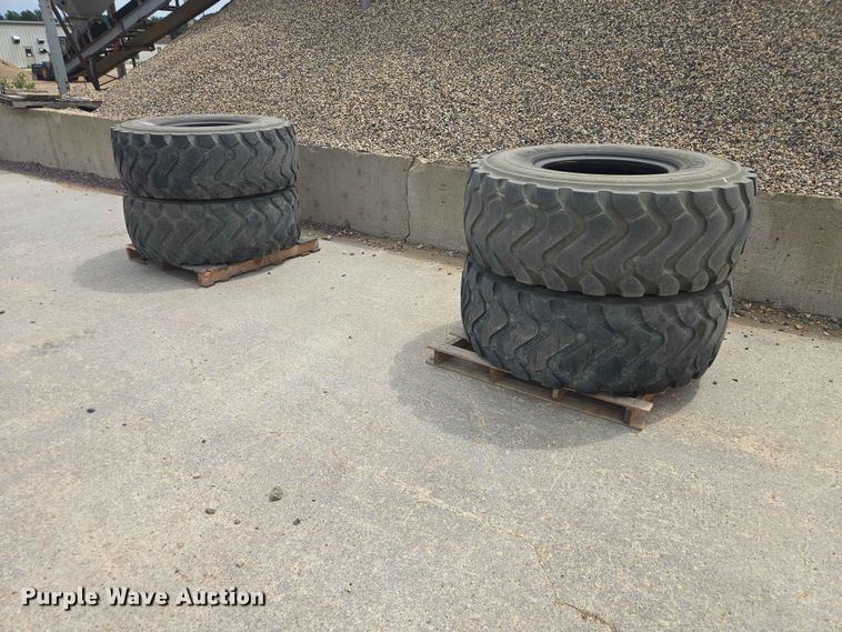 (4) 20.5R25 Michelin XHA2 tires - DP8943