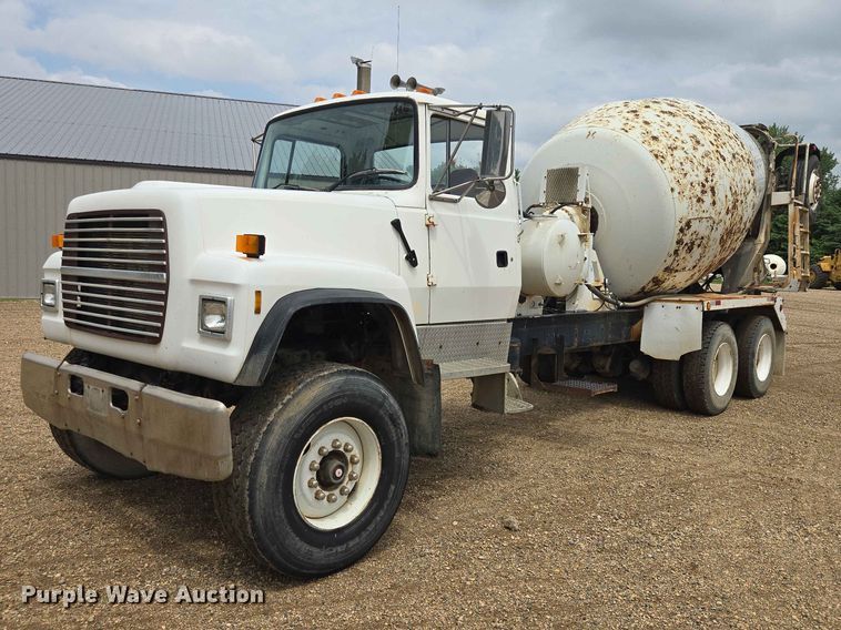 1995 Ford LT9000 ready mix truck - DP8945