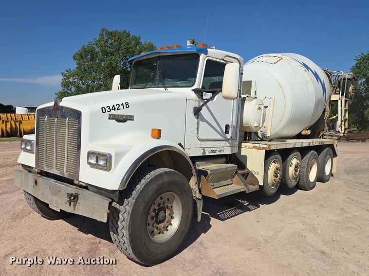 2003 Kenworth W900 ready mix truck - DP8947