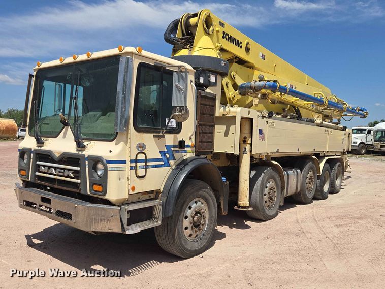 2013 Mack MRU 613 concrete pump truck - DP8952