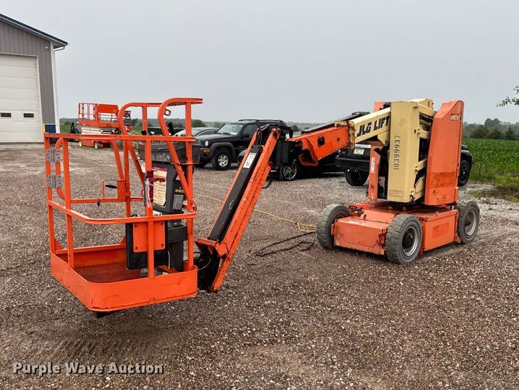 2015 JLG E300AJP boom lift - DV2026