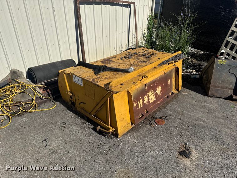 MB Company skid steer broom - DV2034