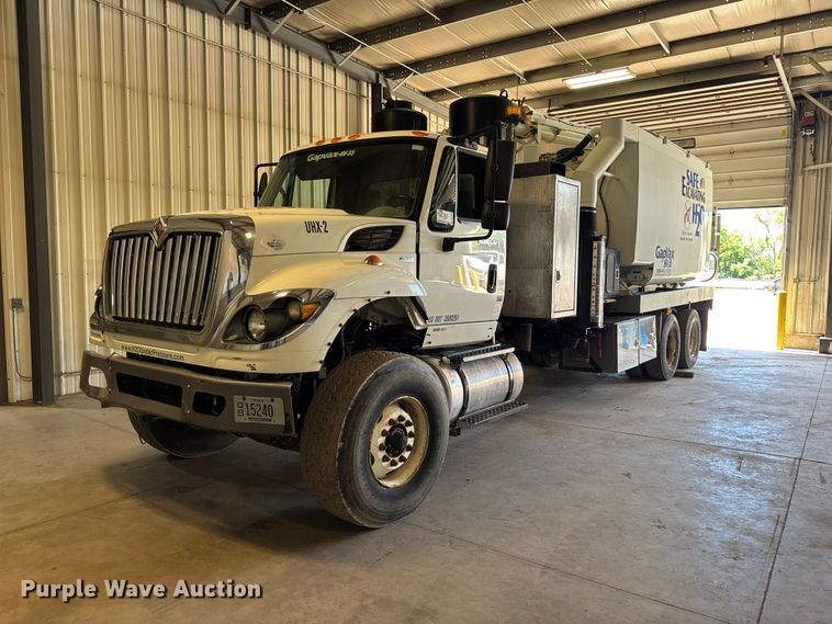 2011 International WorkStar 7300 hydrovac truck - DV2039