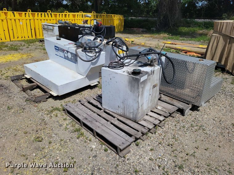 (4) fuel tanks - DZ7279