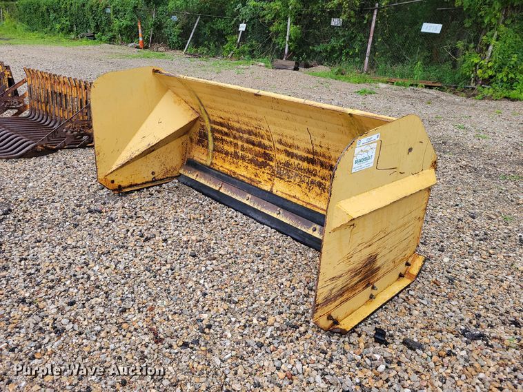 Beaverbuilt skid steer snow pusher - DZ7287