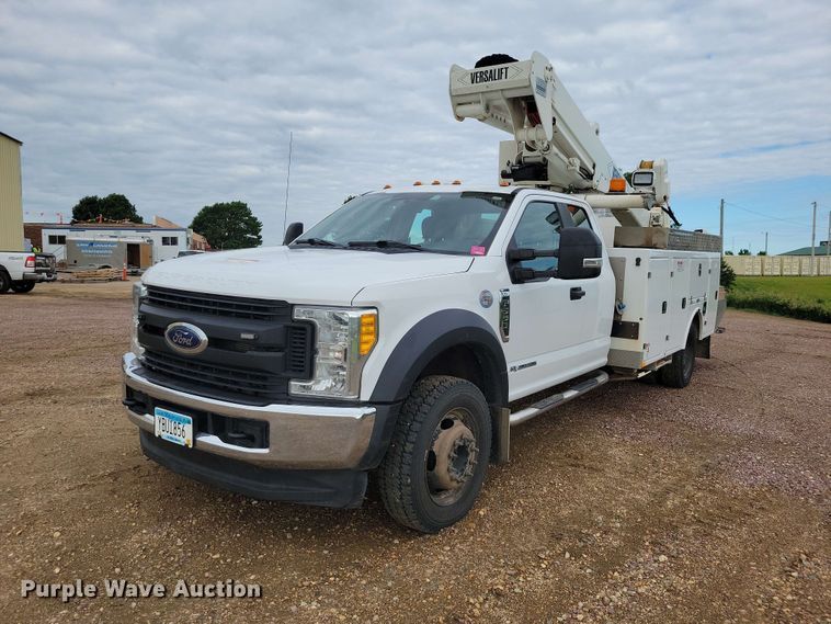 2017 Ford F550 bucket truck - DZ7334