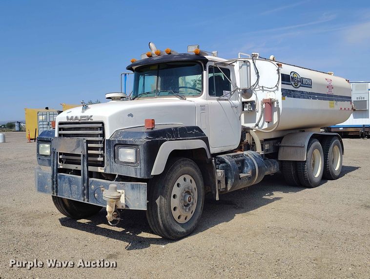 1995 Mack RD600 water truck - ED0158