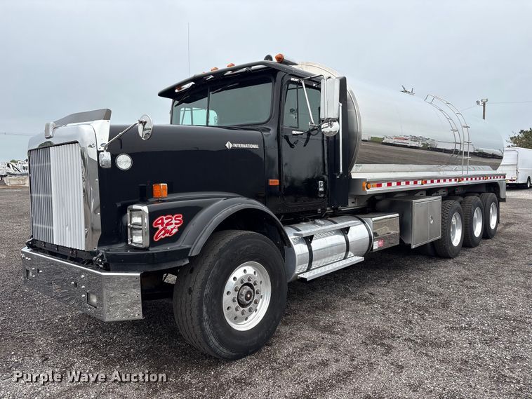 1991 International 9300 water truck - EG9101