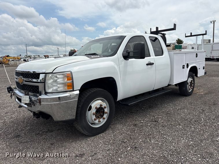 2013 Chevrolet Silverado 3500HD Ext. Cab utility bed pickup truck - EG9123
