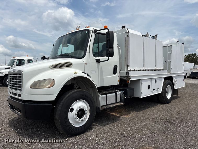 2013 Freightliner Business Class M2 fuel / lube truck - EG9124
