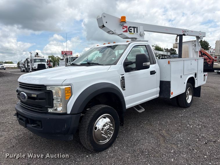 2017 Ford F450 Super Duty bucket truck - EG9172