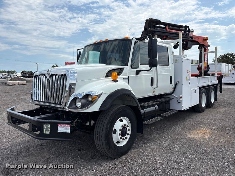2009 International 7500 Crew Cab crane truck - EG9196