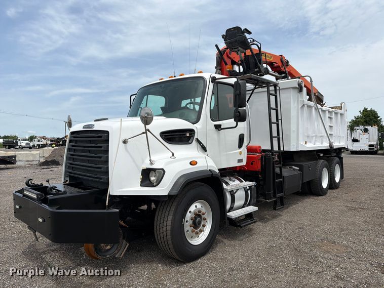 2015 Freightliner 108SD grapple truck - EG9228