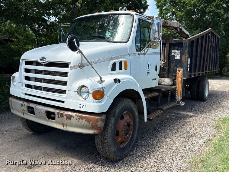 2000 Sterling LT7501 grapple truck - EN0425