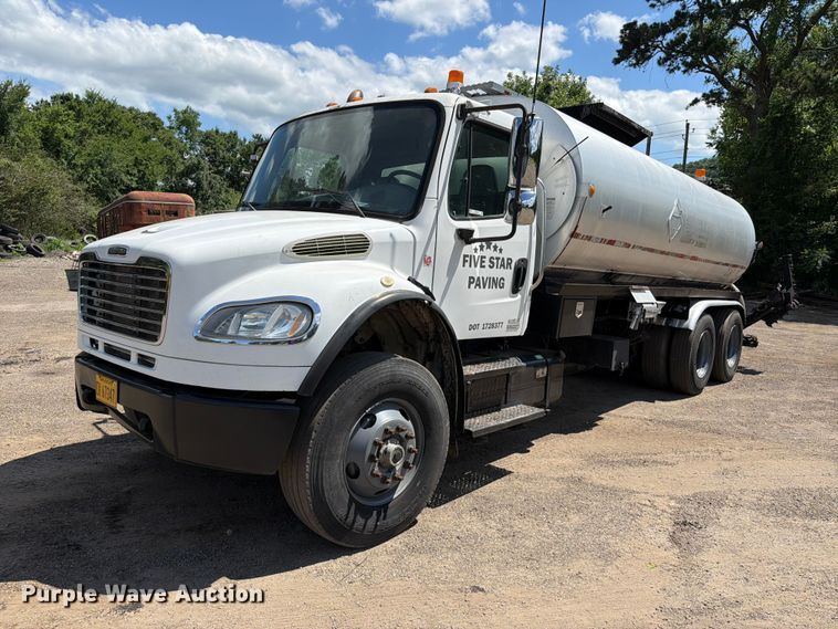 2006 Freightliner Business Class M2 oil distributor truck - EQ8032