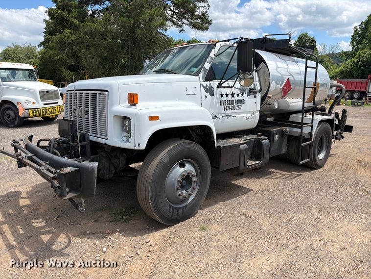 1999 GMC C7500 oil distributor truck - EQ8033