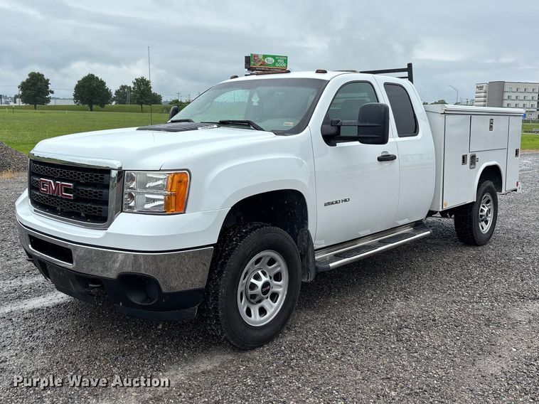 2013 GMC Sierra 2500HD Ext. Cab utility bed pickup truck - ER3057