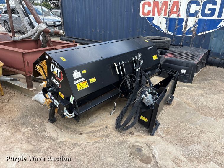 2025 Caterpillar BA121 skid steer broom - EU5694