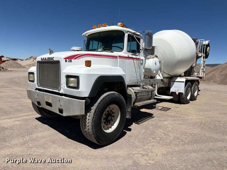 1998 Mack RD690S ready mix truck - EW2113