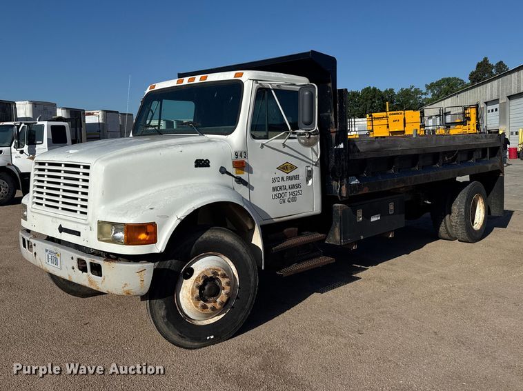 1995 International 4700 dump truck - EW4824