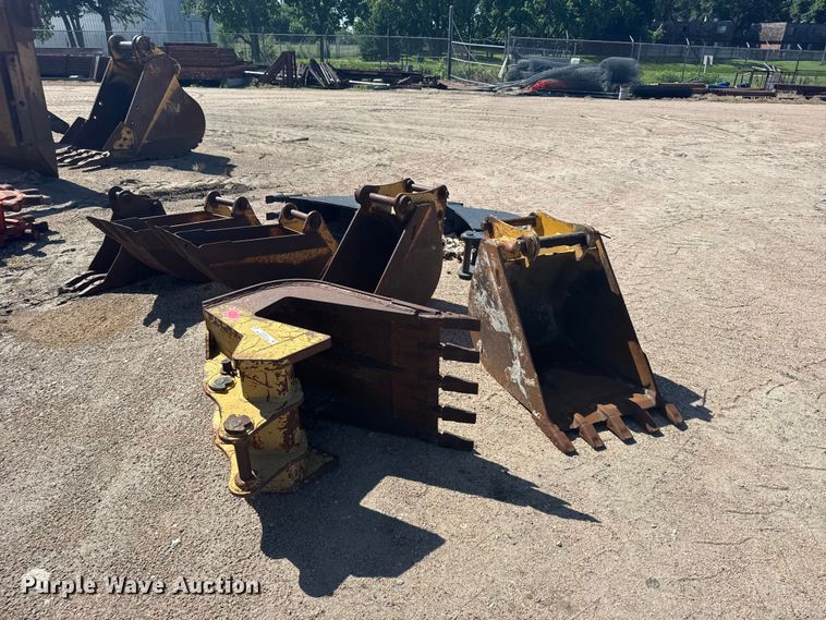 (8) backhoe buckets - EW4839