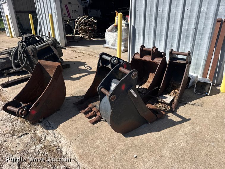 (5) backhoe buckets - EW4840
