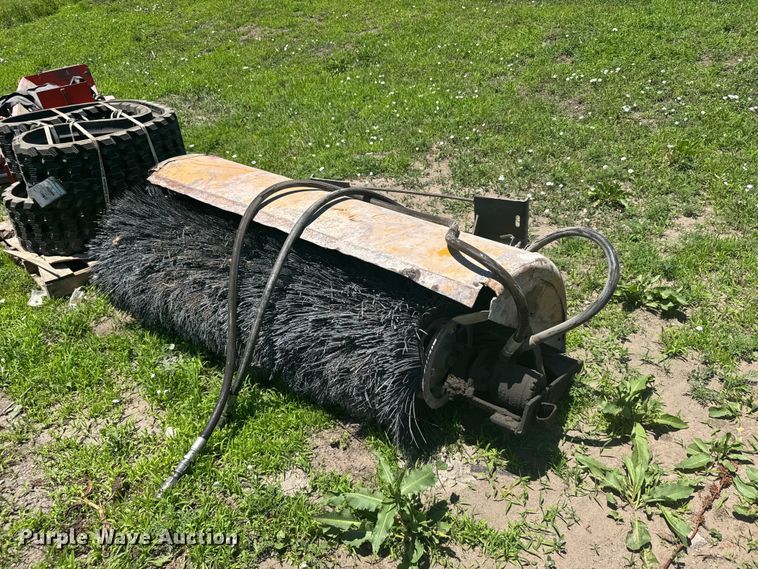 skid steer broom - EW4843