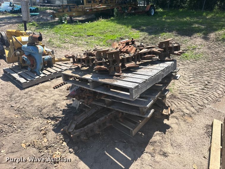 (3) trencher chains - EW4870
