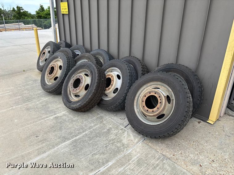 (12) Michelin XDS2 225/70R19.5 tires and wheels - FC1664