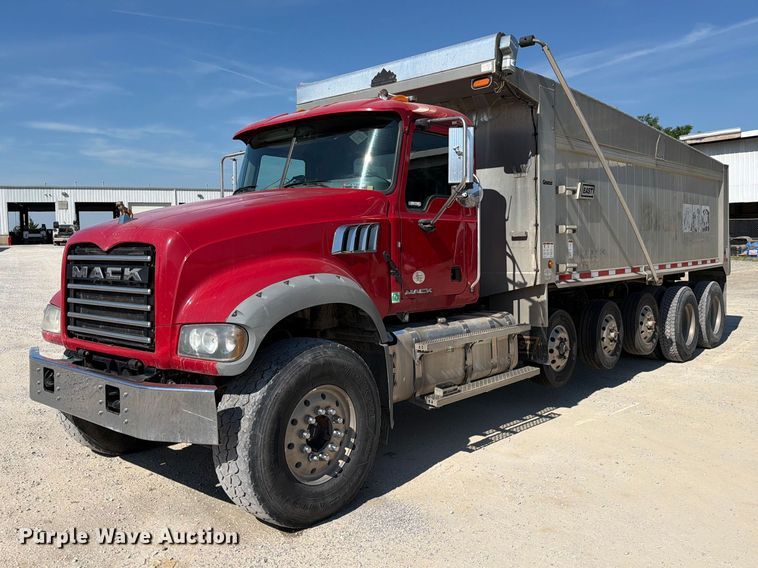 2018 Mack GU713 dump truck - FC3116