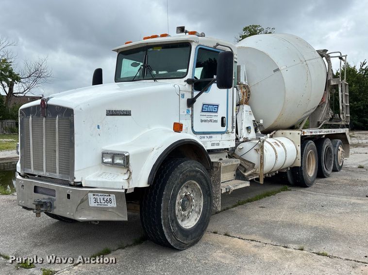 2003 Kenworth T800 ready mix truck - FG0466