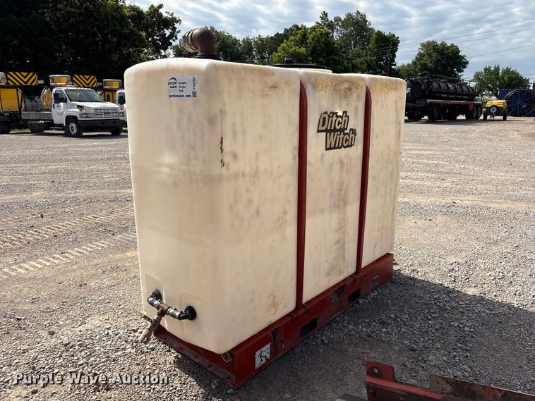 Ditch Witch mud mixing tank - FI0230