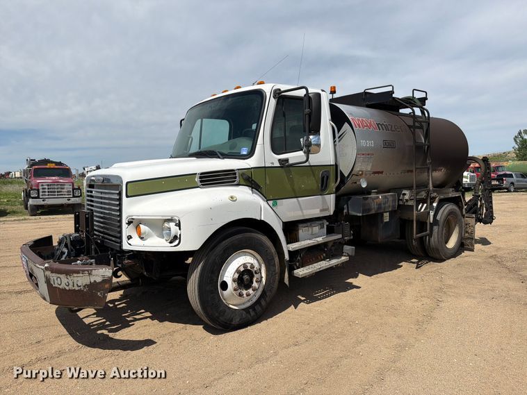 2006 Freightliner Business Class M2 oil distributor truck - FK0224