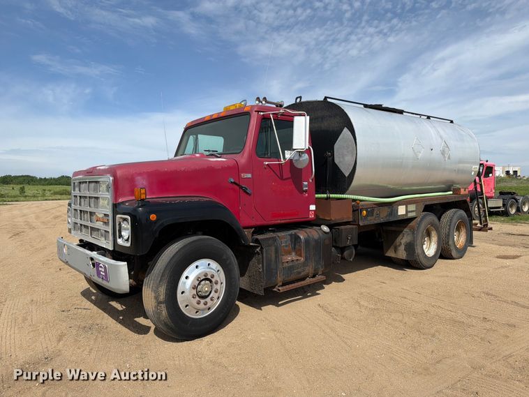 1984 International 2575 tank truck - FK0230