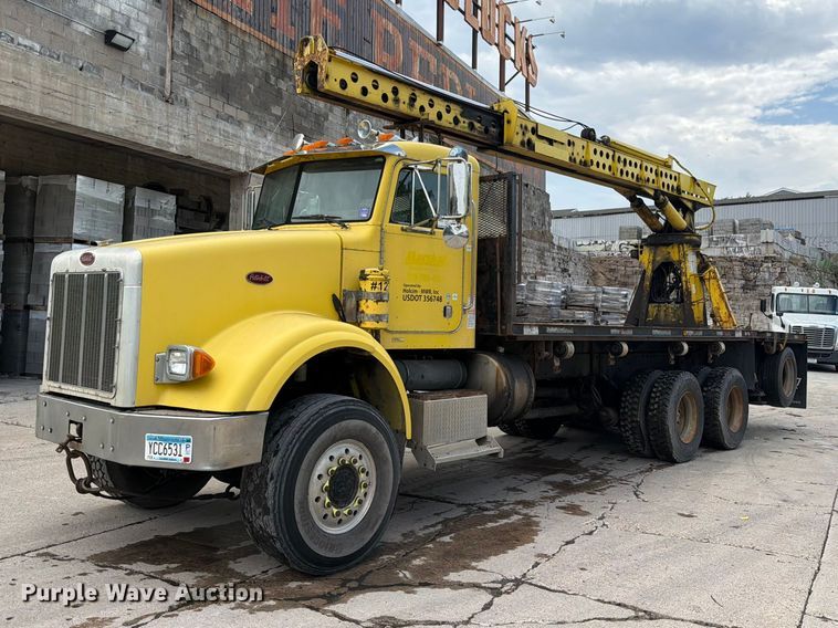 2004 Peterbilt 357 crane truck - FK0256